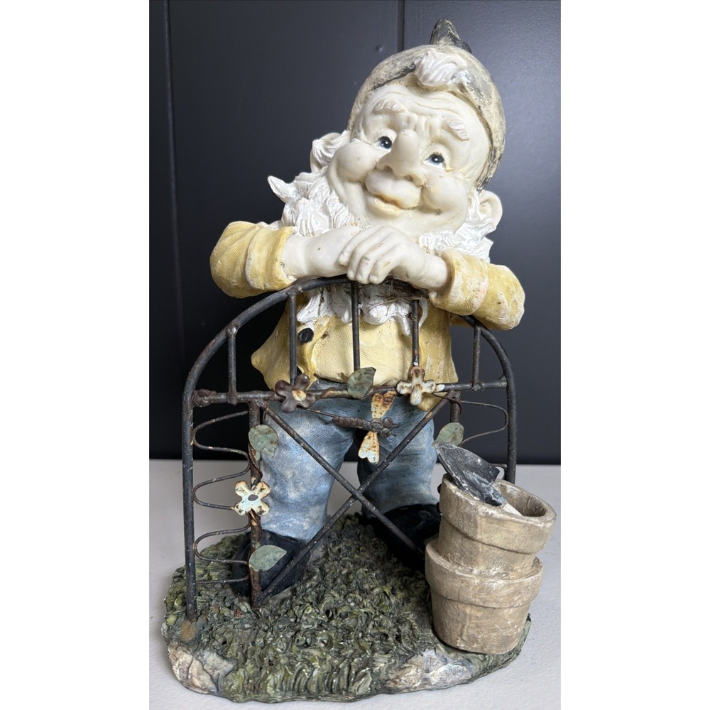 Vintage 11" Tall Garden Know Plastic Metal Fence